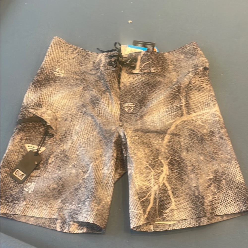 Columbia PFG Reef Sharkskin Pattern Board Shorts